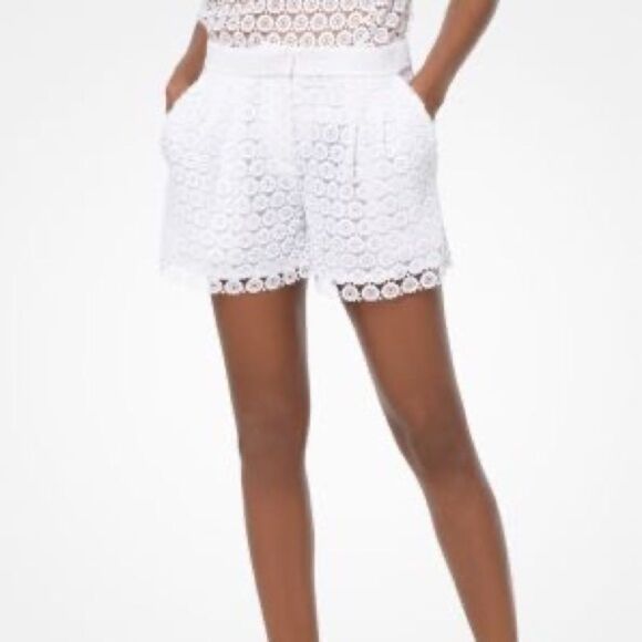MICHAEL MICHAEL KORS Medallion Lace Shorts NEW Size 4 - Picture 1 of 2